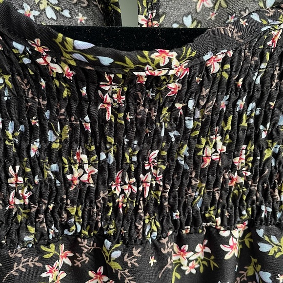 Floral print ruffle trim short sleeve black top - Picture 6 of 6